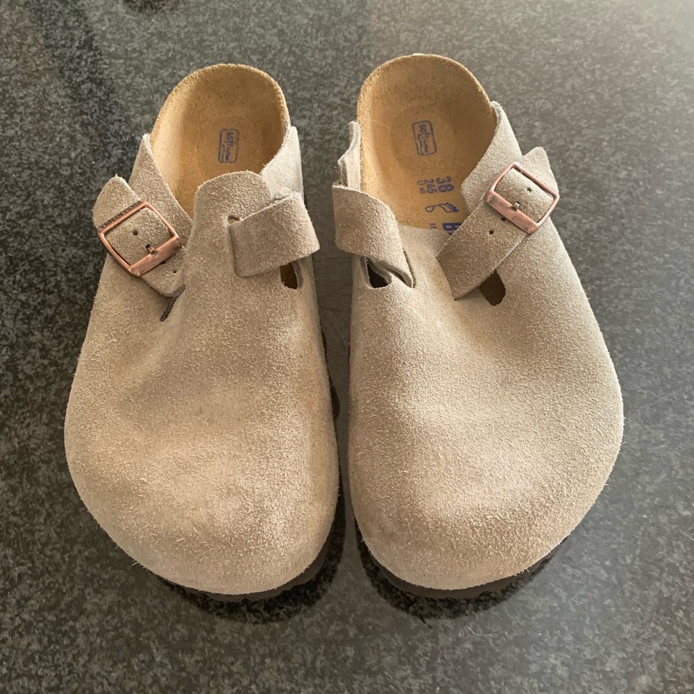 Birkenstock tan suede clogs - size 38